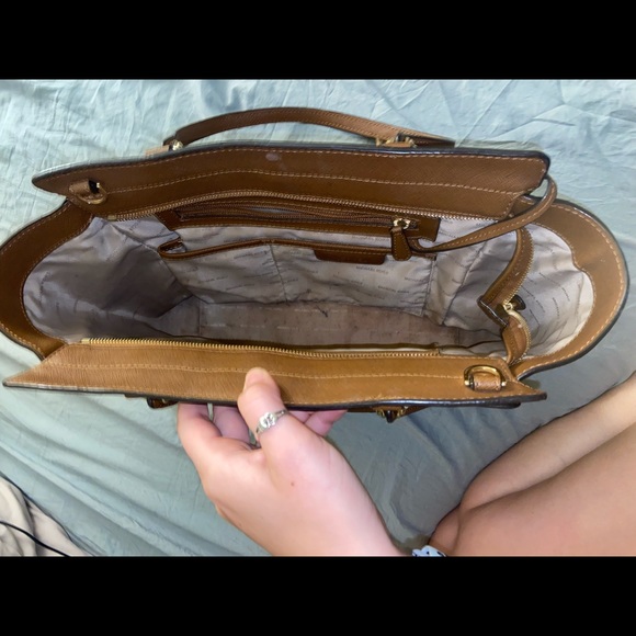 Micheal Kors leather bag - Picture 5 of 7